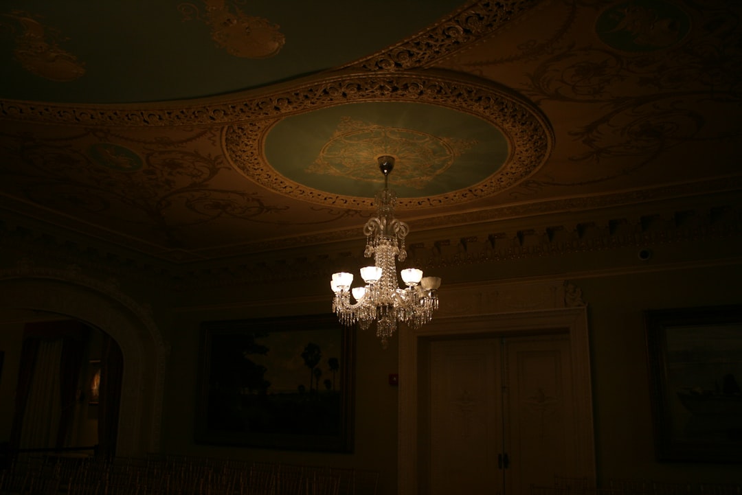 Photo Tarnished chandelier